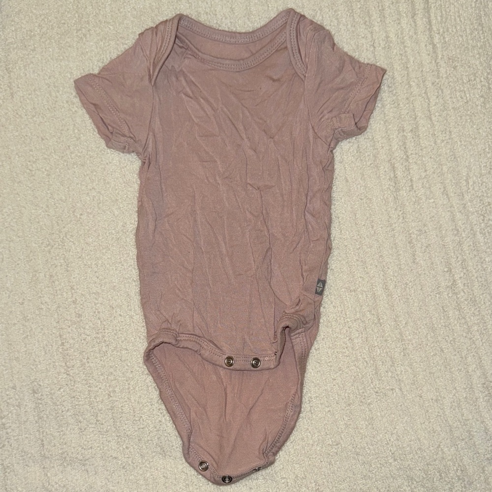 LIKE NEW - Kyte Baby bamboo NB bodysuit